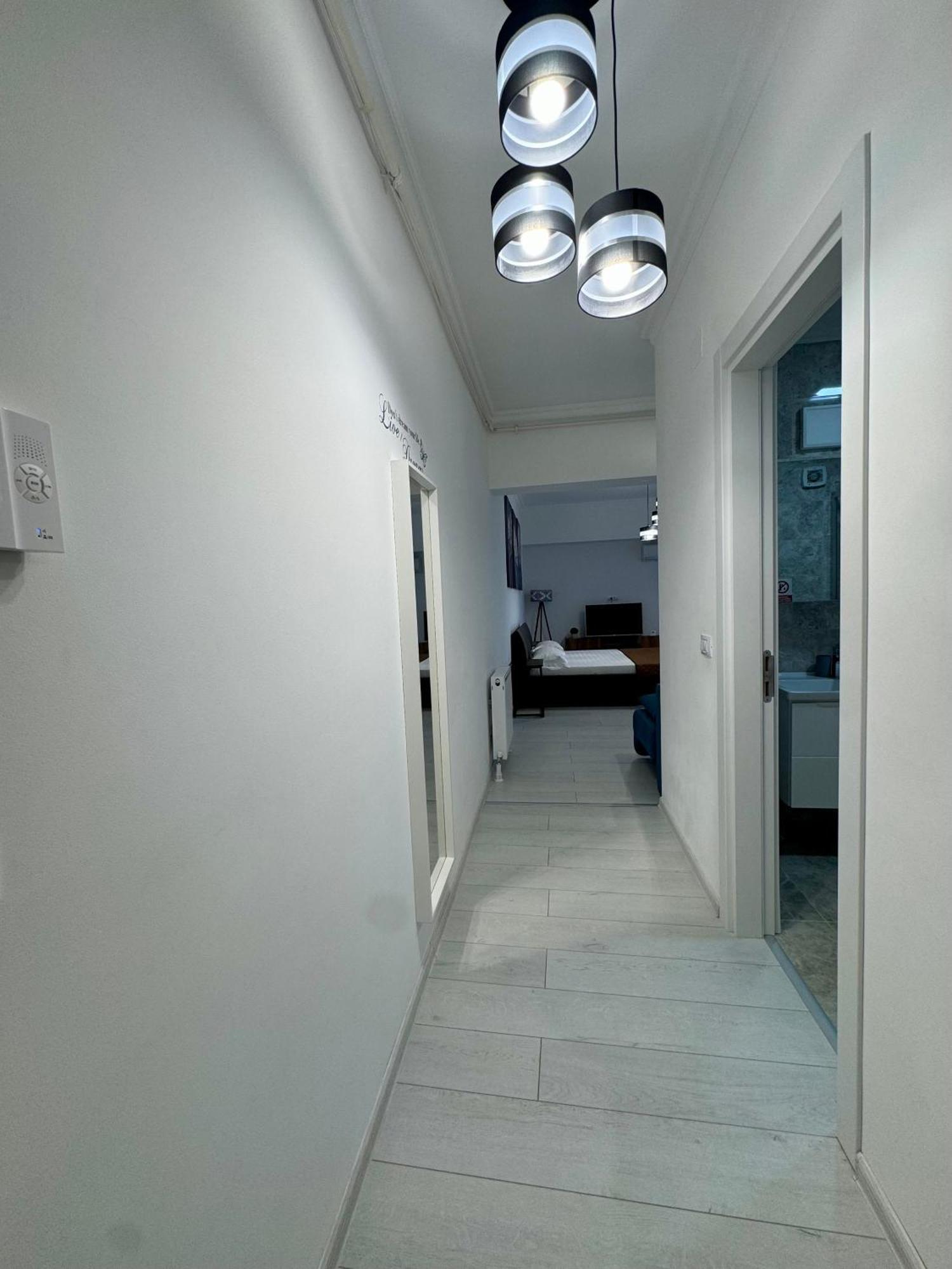 Romantic Sea View Apartment Mamaia